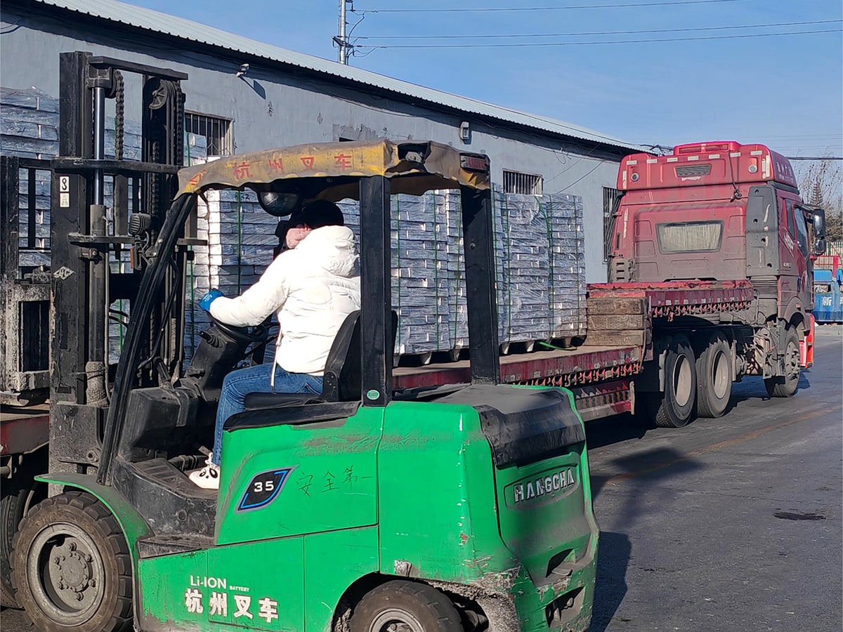 Magnesium Ingots — Packing and loading